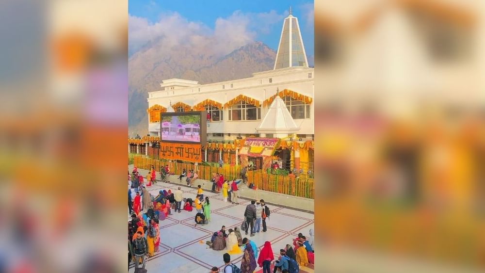 ਚੈਤਰ ਨਰਾਤਰੇ 2023 ਵਿੱਚ ਮਾਂ ਦੁਰਗਾ ਦੇ 9 ਰੂਪਾਂ ਦੀ ਪੂਜਾ ਕਰਨ ਦਾ ਵਿਸ਼ੇਸ਼ ਪ੍ਰਬੰਧ ਹੈ। 9 ਦੇਵੀ ਦੇਵਤਿਆਂ ਦੇ ਸ਼ਰਧਾਲੂ ਉਨ੍ਹਾਂ ਦੇ ਮੰਦਰਾਂ ਵਿੱਚ ਦਰਸ਼ਨਾਂ ਲਈ ਪਹੁੰਚਦੇ ਹਨ। ਭਾਰਤ ਵਿੱਚ ਮਾਂ ਦੁਰਗਾ ਦੇ ਅਣਗਿਣਤ ਮੰਦਰ ਹਨ, ਪਰ ਕੁਝ ਮੰਦਿਰ ਇੰਨੇ ਮਸ਼ਹੂਰ ਹਨ ਕਿ ਵੱਡੀ ਗਿਣਤੀ ਵਿੱਚ ਸ਼ਰਧਾਲੂ ਇੱਥੇ ਆਉਂਦੇ ਹਨ। ਆਓ ਤੁਹਾਨੂੰ ਦੱਸਦੇ ਹਾਂ ਅਜਿਹੇ 5 ਮੰਦਰਾਂ ਬਾਰੇ...(Photo: Insta/@mata_vashino_devi_1)