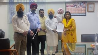 Protest: ਡਿਪੂ ਹੋਲਡਰਾਂ ਵੱਲੋਂ ਪਰਚੀਆਂ ਕੱਟ ਕਣਕ ਨਾ ਦਿੱਤੇ ਜਾਣ ਦਾ ਲੋਕਾਂ ਨੇ ਕੀਤਾ ਵਿਰੋਧ Protest: ਡਿਪੂ ਹੋਲਡਰਾਂ ਵੱਲੋਂ ਪਰਚੀਆਂ ਕੱਟ ਕਣਕ ਨਾ ਦਿੱਤੇ ਜਾਣ ਦਾ ਲੋਕਾਂ ਨੇ ਕੀਤਾ ਵਿਰੋਧ