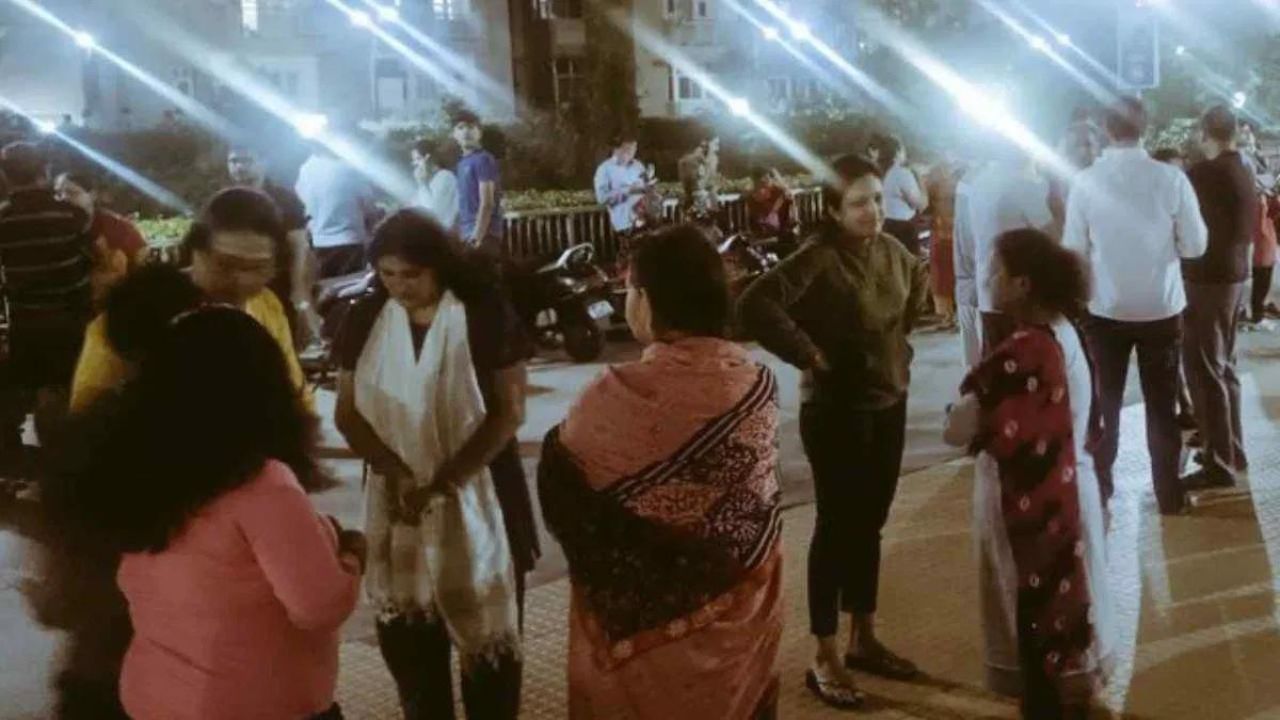 Delhi Earthquake: ਦਿੱਲੀ ‘ਚ ਫਿਰ ਆਇਆ ਭੂਚਾਲ, ਬੀਤੀ ਰਾਤ ਵੀ ਲੱਗੇ ਸਨ ਭੂਚਾਲ ਦੇ ਤੇਜ ਝਟਕੇ Delhi Earthquake: ਦਿੱਲੀ ‘ਚ ਫਿਰ ਆਇਆ ਭੂਚਾਲ, ਬੀਤੀ ਰਾਤ ਵੀ ਲੱਗੇ ਸਨ ਭੂਚਾਲ ਦੇ ਤੇਜ ਝਟਕੇ