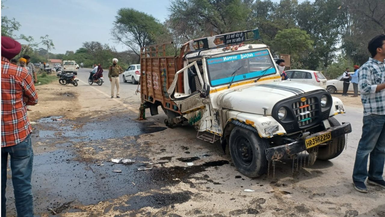 Dangerous accident: ਫਿਰੋਜ਼ਪੁਰ ‘ਚ ਵਾਪਰਿਆ ਸੜਕ ਹਾਦਸਾ, ਦੋ ਦੀ ਮੌਤ, 15 ਗੰਭੀਰ Dangerous accident: ਫਿਰੋਜ਼ਪੁਰ ‘ਚ ਵਾਪਰਿਆ ਸੜਕ ਹਾਦਸਾ, ਦੋ ਦੀ ਮੌਤ, 15 ਗੰਭੀਰ