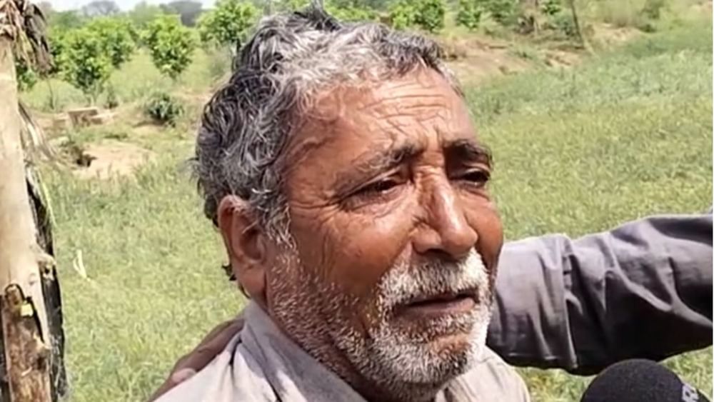 ਆਪਣੇ ਬੱਚਿਆਂ ਨੂੰ ਬੇਘਰ ਹੋਏ ਵੇਖ ਪਰਿਵਾਰ ਵਾਲਿਆਂ ਦੇ ਹੰਝੂ ਨਹੀਂ ਰੁੱਕ ਰਹੇ ਹਨ। ਆਪਣੇ ਘਰ ਨੂੰ ਬਰਬਾਦ ਹੋਏ ਵੇਖ ਉਨ੍ਹਾਂ ਨੂੰ ਸਮਝ ਨਹੀਂ ਆ ਰਿਹਾ ਹੈ ਕਿ ਆਉਣ ਵਾਲੀ ਜਿੰਦਗੀ ਕਿਵੇਂ ਗੁਜਰੇਗੀ। ਲੋਕਾਂ ਦੀਆਂ ਅੱਖਾਂ ਚੋਂ ਹੰਝੂ ਨਹੀਂ ਰੁੱਕ ਰਹੇ ਹਨ। ਉਹ ਸਰਕਾਰ ਅੱਗੇ ਮਦਦ ਦੀ ਗੁਹਾਰ ਲਗਾ ਰਹੇ ਹਨ।