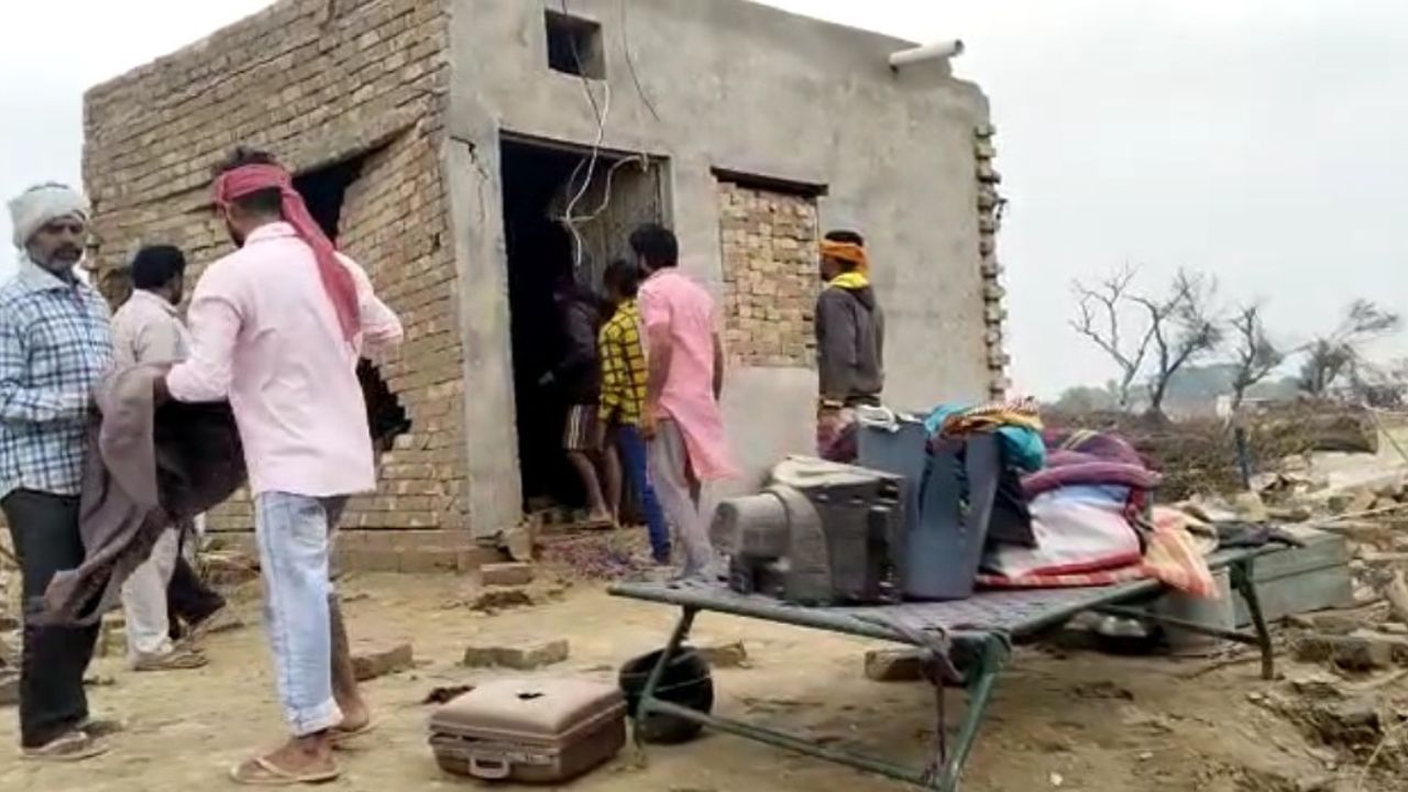 Fazilka News: ਵਾਅ ਵਰੋਲੇ ਦੇ ਪੀੜਤਾਂ ਦੀ ਮਦਦ ਲਈ ਵਿਧਾਇਕ ਸਵਨਾ ਨੇ ਦਾਨ ਕੀਤੀ ਇੱਕ ਮਹੀਨੇ ਦੀ ਤਨਖਾਹ Fazilka News: ਵਾਅ ਵਰੋਲੇ ਦੇ ਪੀੜਤਾਂ ਦੀ ਮਦਦ ਲਈ ਵਿਧਾਇਕ ਸਵਨਾ ਨੇ ਦਾਨ ਕੀਤੀ ਇੱਕ ਮਹੀਨੇ ਦੀ ਤਨਖਾਹ