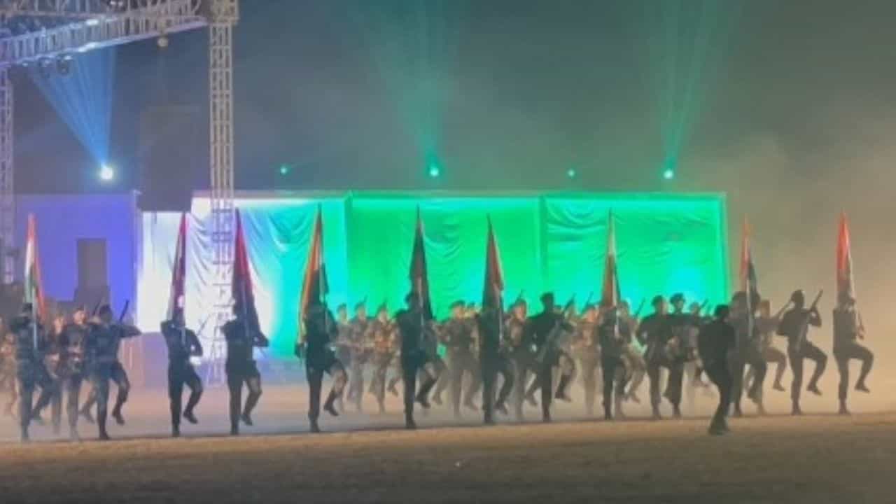 Ferozepur ਚ ਆਰਮੀ ਨੇ ਦਿਖਾਈ ਆਪਣੀ ਤਾਕਤ, ਗੁਰਦਾਸ ਮਾਨ ਨੇ ਕੀਤੇ ਦਰਸ਼ਕ