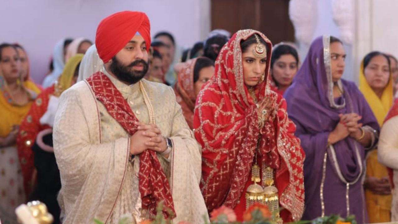 Harjot Singh Bains ਤੇ IPS ਜਯੋਤੀ ਯਾਦਵ ਵਿਆਹ ਦੇ ਬੰਧਨ ‘ਚ ਬੱਝੇ, ਦੇਖੋ ਵਿਆਹ ਦੀਆਂ ਤਸਵੀਰਾਂ Harjot Singh Bains ਤੇ IPS ਜਯੋਤੀ ਯਾਦਵ ਵਿਆਹ ਦੇ ਬੰਧਨ ‘ਚ ਬੱਝੇ, ਦੇਖੋ ਵਿਆਹ ਦੀਆਂ ਤਸਵੀਰਾਂ