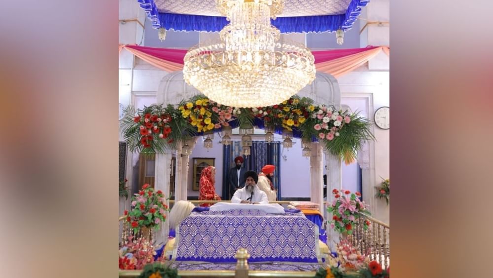 ਨੰਗਲ ਦੇ ਗੁਰਦੁਆਰ ਵਿਭੋਰ ਸਾਹਿਬ ਵਿਖੋ ਪੰਜਾਬ ਦੇ ਸਿੱਖਿਆ ਮੰਤਰੀ ਹਰਜੋਤ ਸਿੰਘ ਬੈਂਸ ਅਤੇ IPS ਜਯੋਤੀ ਯਾਦਵ ਨੇ ਲਾਵਾਂ ਲਈਆਂ। ਦੋਵਾਂ ਦੇ ਵਿਆਹ ਦੀਆਂ ਤਿਆਰੀਆਂ ਬੀਤੇ ਕਈ ਦਿਨਾਂ ਤੋਂ ਚੱਲ ਰਹੀ ਸੀ। ਇਸ ਵਿਆਹ ਮੌਕੇ ਆਮ ਆਦਮੀ ਪਾਰਟੀ ਦੇ ਕਈ ਵੱਡੇ ਆਗੂ ਵੀ ਮੌਜੂਦ ਰਹੇ।