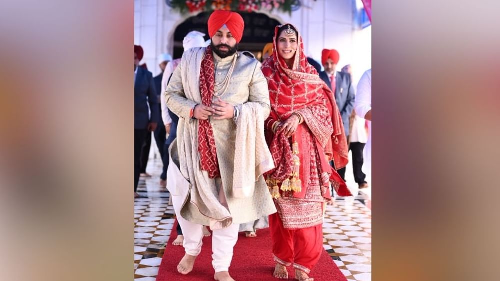 ਕੈਬਨਿਟ ਮੰਤਰੀ ਹਰਜੋਤ ਸਿੰਘ ਬੈਂਸ ਅਤੇ IPS ਜਯੋਤੀ ਯਾਦਵ ਦੇ ਵਿਆਹ ਦੀਆਂ ਤਸਵੀਰਾਂ ਸੋਸ਼ਲ ਮੀਡਿਆ 'ਤੇ ਕਾਫੀ ਵਾਇਰਲ ਹੋ ਰਹੀਆਂ ਹਨ। ਹਰ ਕੋਈ ਉਨ੍ਹਾਂ ਦੇ ਵਿਆਹ ਦੀਆਂ ਤਸਵੀਰਾਂ ਦੇਖਣਾ ਚਾਹੁੰਦਾ ਹੈ।