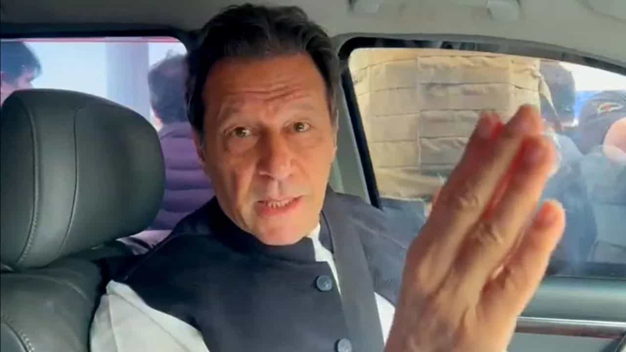 Pakistan: ਇਮਰਾਨ ਖ਼ਾਨ ਵਾਲ-ਵਾਲ ਬਚੇ, ਕਾਫ਼ਲੇ ਦੀਆਂ ਗੱਡੀਆਂ ਨਾਲ ਹੋਇਆ ਹਾਦਸਾ