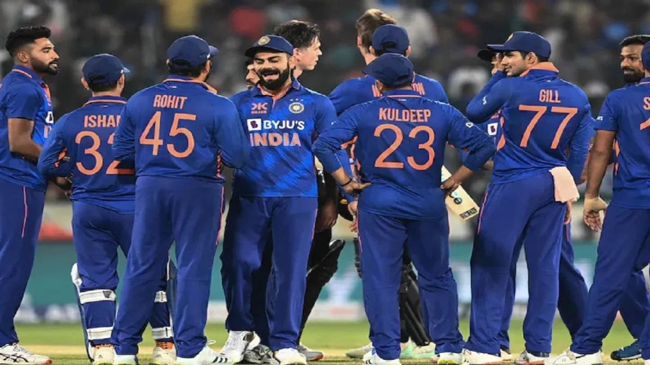 IND VS AUS: ਪਹਿਲੇ ਵਨਡੇ ‘ਚ ਸਿਰਫ 5 ਬੱਲੇਬਾਜ਼ਾਂ ਨਾਲ ਉਤਰੇਗੀ ਟੀਮ ਇੰਡੀਆ, ਕੀ ਹੋਵੇਗੀ Playing 11? IND VS AUS: ਪਹਿਲੇ ਵਨਡੇ ‘ਚ ਸਿਰਫ 5 ਬੱਲੇਬਾਜ਼ਾਂ ਨਾਲ ਉਤਰੇਗੀ ਟੀਮ ਇੰਡੀਆ, ਕੀ ਹੋਵੇਗੀ Playing 11?