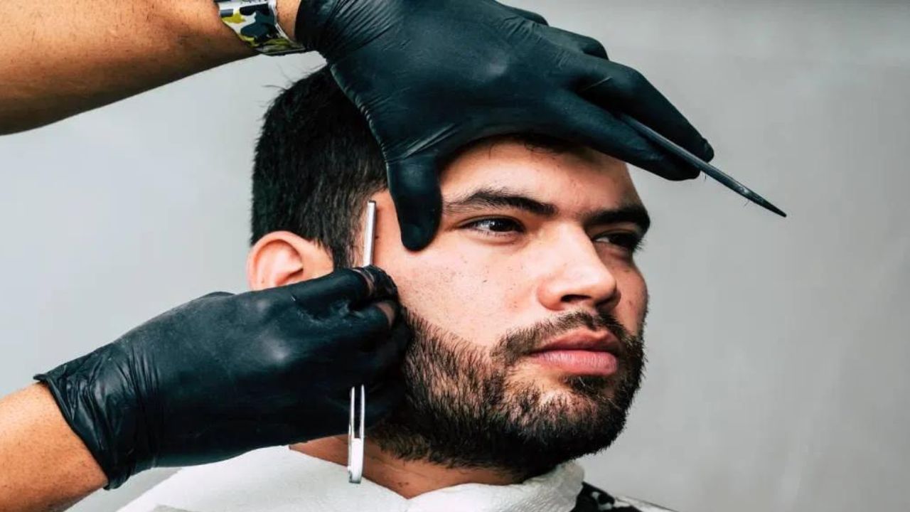 Hair Care: ਮਰਦ ਇਨ੍ਹਾਂ ਕੁਦਰਤੀ ਨੁਸਖਿਆਂ ਨਾਲ ਆਪਣੇ ਵਾਲਾਂ ਨੂੰ ਬਣਾ ਸਕਦੇ ਹਨ ਕਾਲਾ Hair Care: ਮਰਦ ਇਨ੍ਹਾਂ ਕੁਦਰਤੀ ਨੁਸਖਿਆਂ ਨਾਲ ਆਪਣੇ ਵਾਲਾਂ ਨੂੰ ਬਣਾ ਸਕਦੇ ਹਨ ਕਾਲਾ