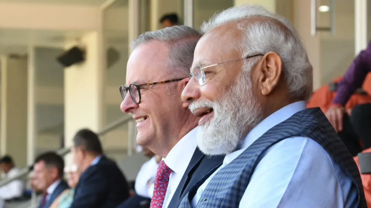 IND vs AUS: ਸੈਲਫੀ ਤੋਂ ਲੈ ਕੇ ਖਿਡਾਰੀਆਂ ਨਾਲ ਹੱਥ ਮਿਲਾਉਣ ਤੱਕ, ਡੇਢ ਘੰਟੇ ‘ਚ PM Modi ਨੇ ਕੀ- ਕੀ ਕੀਤਾ?