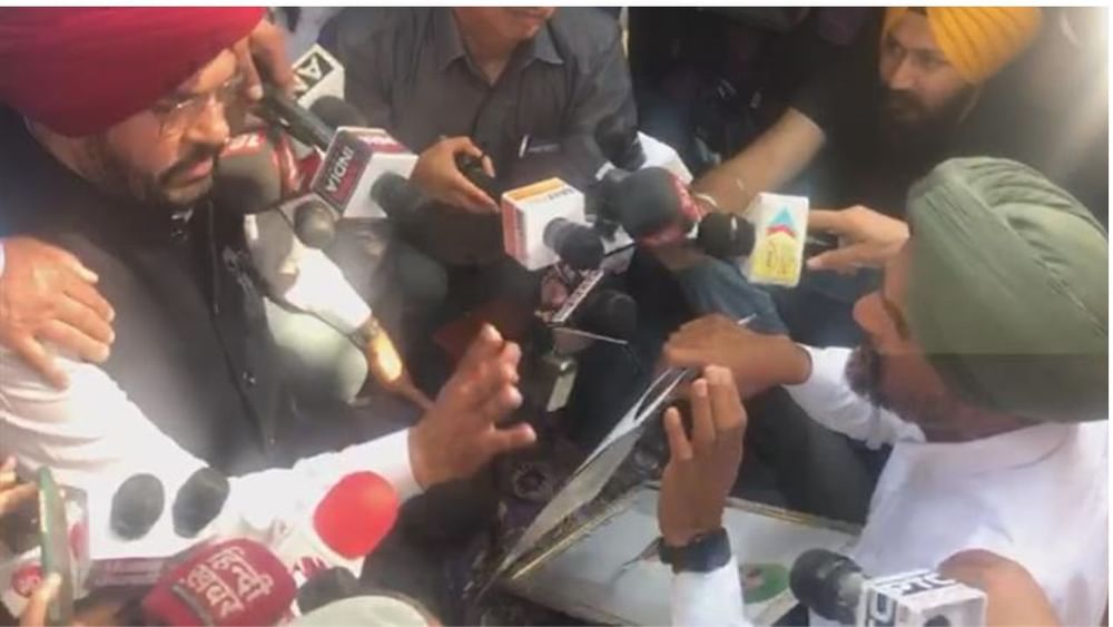 Dharna Update: ਇਨਸਾਫ ਮਿਲਣ ਦੇ ਭਰੋਸੇ ਤੋਂ ਬਾਅਦ ਮੁਸੇਵਾਲੇ ਦੇ ਮਾਪਿਆਂ ਨੇ ਚੁੱਕਿਆ ਧਰਨਾ Dharna Update: ਇਨਸਾਫ ਮਿਲਣ ਦੇ ਭਰੋਸੇ ਤੋਂ ਬਾਅਦ ਮੁਸੇਵਾਲੇ ਦੇ ਮਾਪਿਆਂ ਨੇ ਚੁੱਕਿਆ ਧਰਨਾ