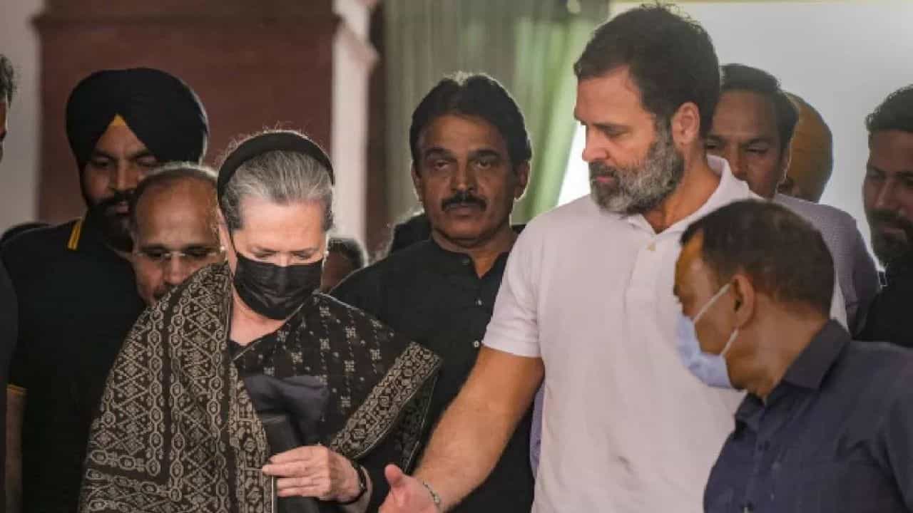 Lok Sabha Membership ਰੱਦ ਹੋਣ ਤੋਂ ਬਾਅਦ ਪਹਿਲੀ ਵਾਰ ਸੰਸਦ ਪਹੁੰਚੇ ਰਾਹੁਲ ਗਾਂਧੀ, ਸੰਜੇ ਰਾਊਤ ਨਾਲ ਕੀਤੀ ਮੁਲਾਕਾਤ