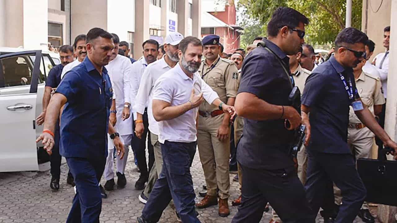 Rahul Gandhi: ਫੈਸਲਾ ਸਿਆਸੀ, ਆਵਾਜ਼ ਦਬਾਉਣ ਦੀ ਕੋਸ਼ਿਸ਼...ਰਾਹੁਲ ਦੀ ਮੈਂਬਰਸ਼ਿਪ ਰੱਦ ਹੋਣ ਤੇ ਭੜਕੀ ਕਾਂਗਰਸ