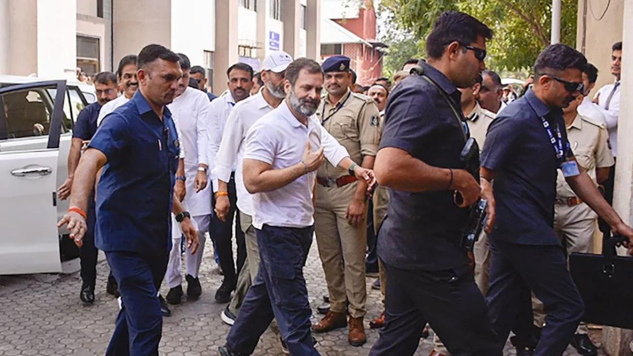 Rahul Gandhi: ਫੈਸਲਾ ਸਿਆਸੀ, ਆਵਾਜ਼ ਦਬਾਉਣ ਦੀ ਕੋਸ਼ਿਸ਼…ਰਾਹੁਲ ਦੀ ਮੈਂਬਰਸ਼ਿਪ ਰੱਦ ਹੋਣ ‘ਤੇ ਭੜਕੀ ਕਾਂਗਰਸ Rahul Gandhi: ਫੈਸਲਾ ਸਿਆਸੀ, ਆਵਾਜ਼ ਦਬਾਉਣ ਦੀ ਕੋਸ਼ਿਸ਼…ਰਾਹੁਲ ਦੀ ਮੈਂਬਰਸ਼ਿਪ ਰੱਦ ਹੋਣ ‘ਤੇ ਭੜਕੀ ਕਾਂਗਰਸ
