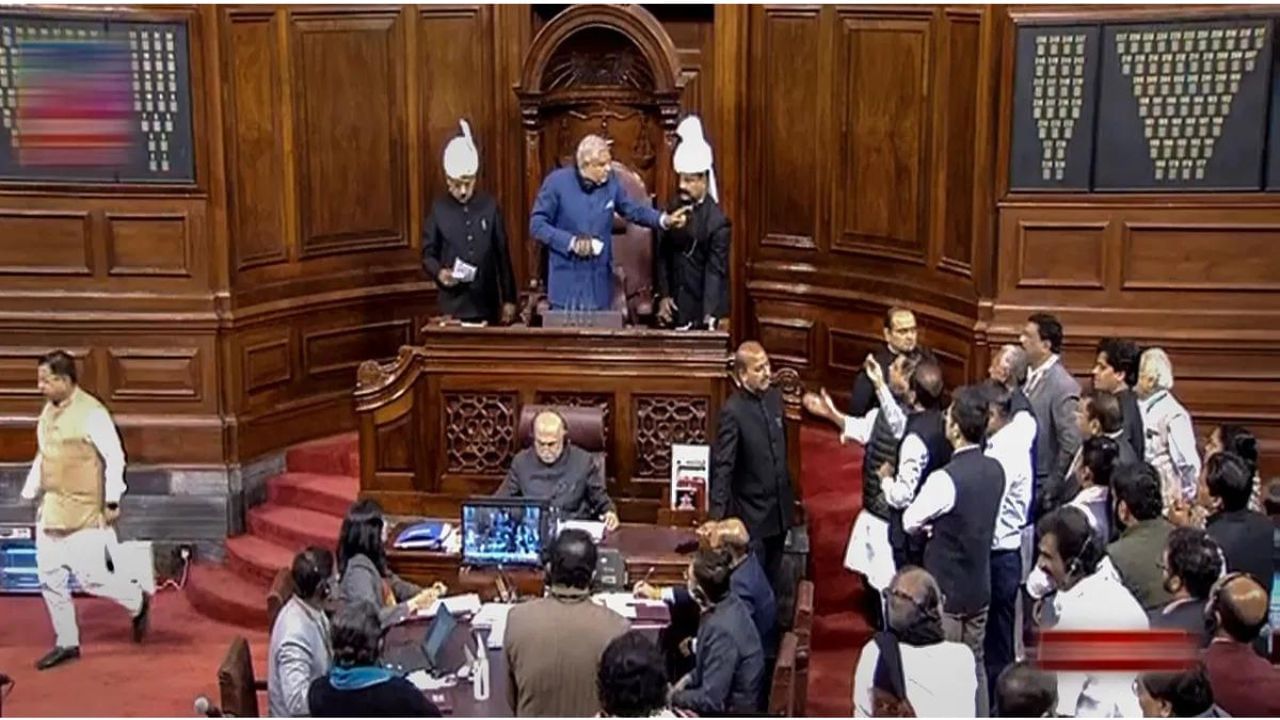Budget Session Updates: ਰਾਹੁਲ ਦੇ ਬਿਆਨ ਨੂੰ ਆਪਣੇ ਢੰਗ ਨਾਲ ਕੀਤਾ ਗਿਆ ਪੇਸ਼, ਰਾਜ ਸਭਾ ‘ਚ ਹੰਗਾਮੇ ‘ਤੇ ਬੋਲੇ ਖੜਗੇ Budget Session Updates: ਰਾਹੁਲ ਦੇ ਬਿਆਨ ਨੂੰ ਆਪਣੇ ਢੰਗ ਨਾਲ ਕੀਤਾ ਗਿਆ ਪੇਸ਼, ਰਾਜ ਸਭਾ ‘ਚ ਹੰਗਾਮੇ ‘ਤੇ ਬੋਲੇ ਖੜਗੇ