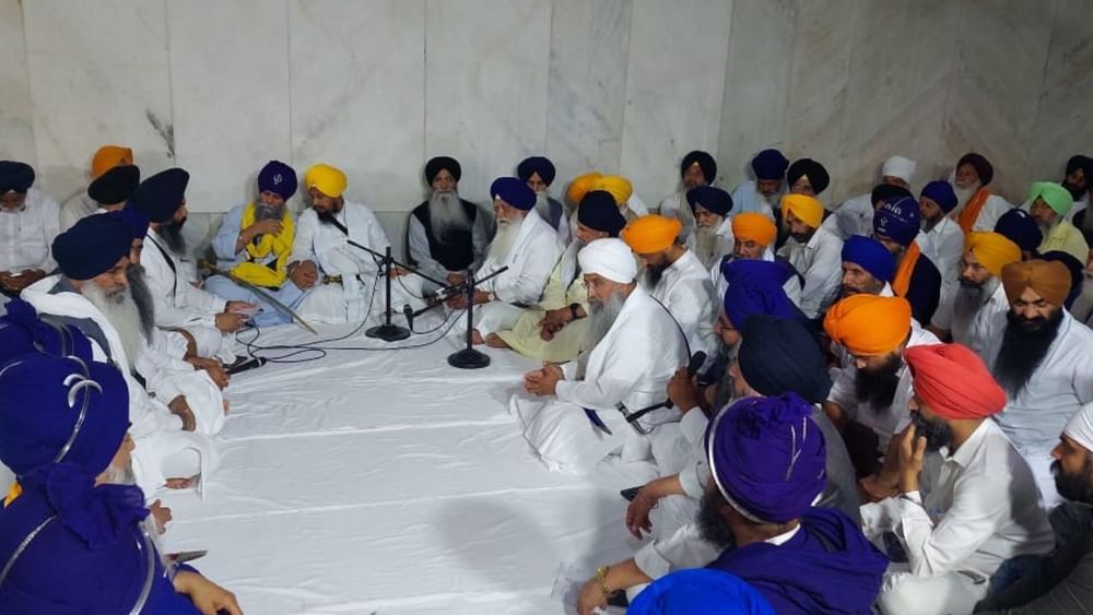 ਨਿਹੰਗ ਸਿੰਘ ਜੱਥੇਬੰਦੀ ਦੇ ਆਗੂ ਬਾਬਾ ਤਰਸੇਮ ਸਿੰਘ ਮੋਰਾਂਵਾਲੀ (Tarsem Singh Morawali) ਨੇ ਕਿਹਾ ਕਿ ਅਕਾਲ ਤਖ਼ਤ ਸਾਹਿਬ ਦੇ ਜੱਥੇਦਾਰ ਨੇ ਚੜ੍ਹਦੀ ਕਲਾਂ ਵਿੱਚ ਫੈਸਲੇ ਲਏ ਹਨ। ਉਨ੍ਹਾਂ ਨੇ ਕਿਹਾ ਕਿ ਖਾਲਿਸਤਾਨ ਦੇ ਨਿਸ਼ਾਨ ਖ਼ਾਲਸਾ ਰਾਜ ਦੇ ਹਨ। ਉਨ੍ਹਾਂ ਕਿਹਾ ਸਾਰਾ ਪੰਥ ਇੱਕ ਹੈ ਤੇ ਹੁਣ 29 ਤਾਰੀਕ ਨੂੰ ਹਰੇਕ ਸਿੱਖ ਦੇ ਘਰ ਨਿਸ਼ਾਨ ਸਾਹਿਬ ਝੂਲਣਗੇ।