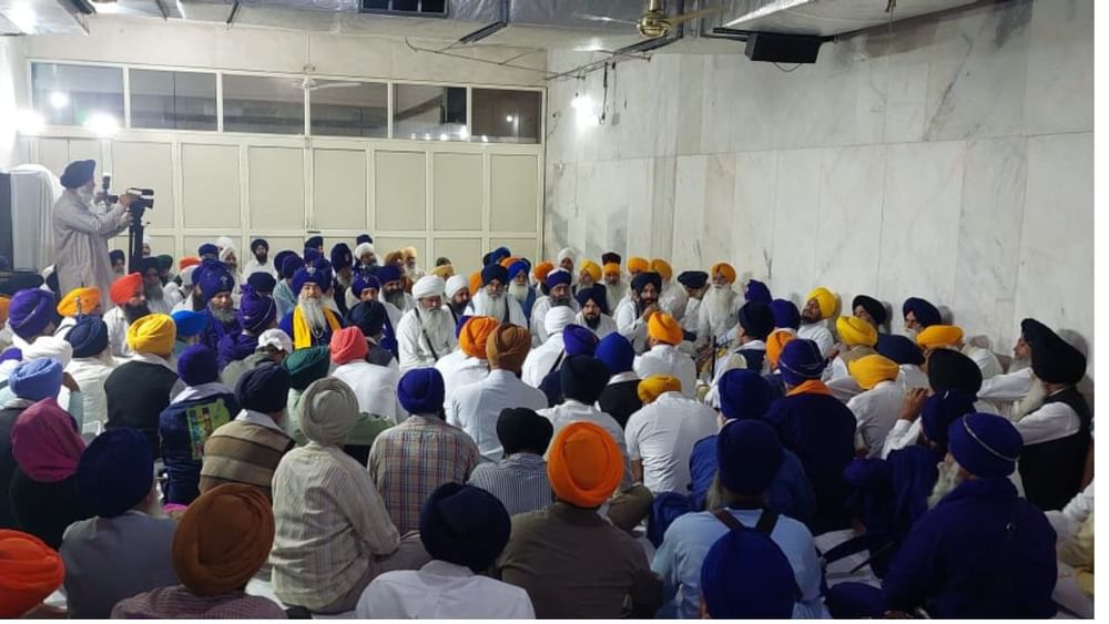 ਸ਼੍ਰੋਮਣੀ ਕਮੇਟੀ ਵੱਲੋਂ ਇਹ ਫੈਸਲਾ ਲਿਆ ਗਿਆ ਹੈ ਕਿ ਜਿਹੜੇ ਲੋਕ ਫੜੇ ਗਏ ਹਨ ਅਤੇ ਜਿਨ੍ਹਾਂ ਉੱਤੇ ਐਨਐਸਏ ਲਗਾਇਆ ਗਿਆ ਹੈ. ਉਨ੍ਹਾਂ ਦੇ ਪਰਿਵਾਰਾਂ ਨੂੰ ਖੁੱਲਾ ਸੱਦਾ ਹੈ ਉਹ ਸ਼੍ਰੌਮਣੀ ਕਮੇਟੀ ਦੇ ਅਧਿਕਾਰੀਆਂ ਨੂੰ ਆਕੇ ਮਿਲਣ। ਅਸੀਂ ਪੂਰੇ ਮਾਮਲੇ ਨੂੰ ਹਾਈ ਕੋਰਟ ਵਿਚ ਚੁਣੌਤੀ ਦੇਣਗੇ। ਸ਼੍ਰੋਮਣੀ ਕਮੇਟੀ ਵੱਲੋਂ ਵਕੀਲਾਂ ਦਾ ਪੈਨਲ ਬਣਾਇਆ ਗਿਆ ਹੈ ਉਹ ਪੀੜਿਤ ਪਰਿਵਾਰਾਂ ਦੇ ਹੱਕ ਵਿੱਚ ਢੁਕਵੇਂ ਕਦਮ ਚੁੱਕੇਗਾ।