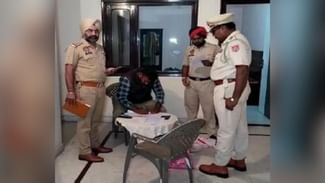 Suicide Case: ਮਾਂ ਦੀ ਮੌਤ ਤੋਂ ਬਾਅਦ 2 ਸਕੀਆਂ ਭੈਣਾਂ ਨੇ ਲਿਆ ਫਾਹਾ, ਵਜ੍ਹਾ ਸੁਣ ਕੇ ਹੋ ਜਾਓਗੇ ਹੈਰਾਨ Suicide Case: ਮਾਂ ਦੀ ਮੌਤ ਤੋਂ ਬਾਅਦ 2 ਸਕੀਆਂ ਭੈਣਾਂ ਨੇ ਲਿਆ ਫਾਹਾ, ਵਜ੍ਹਾ ਸੁਣ ਕੇ ਹੋ ਜਾਓਗੇ ਹੈਰਾਨ