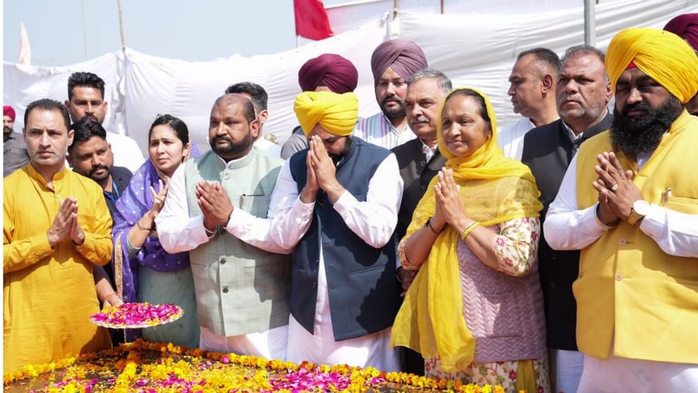 ਮੁੱਖ ਮੰਤਰੀ ਨੇ ਕਿਹਾ ਕਿ ਪੰਜਾਬ ਸਰਕਾਰ ਸ਼ਹੀਦ ਭਗਤ ਸਿੰਘ ਵੱਲੋਂ ਸੰਜੋਏ ਸੁਪਨਿਆਂ ਨੂੰ ਪੂਰਾ ਕਰਨ ਅਤੇ ਫਿਰਕੂ ਸਦਭਾਵਨਾ ਵਾਲਾ ਸਮਾਜ ਸਿਰਜਣ ਲਈ ਵਚਨਬੱਧ ਹੈ। ਉਨ੍ਹਾਂ ਕਿਹਾ ਕਿ ਆਜ਼ਾਦੀ ਦੇ ਅੰਦੋਲਨ ਦੇ ਇਨ੍ਹਾਂ ਨੌਜਵਾਨ ਨਾਇਕਾਂ ਨੇ ਛੋਟੀ ਉਮਰ ਵਿੱਚ ਹੀ ਆਪਣੇ ਜੀਵਨ ਦਾ ਬਲੀਦਾਨ ਦੇ ਕੇ ਦੇਸ਼ ਨੂੰ ਵਿਦੇਸ਼ੀ ਸਾਮਰਾਜਵਾਦ ਦੇ ਜੂਲੇ ਤੋਂ ਮੁਕਤ ਕਰਵਾਇਆ।