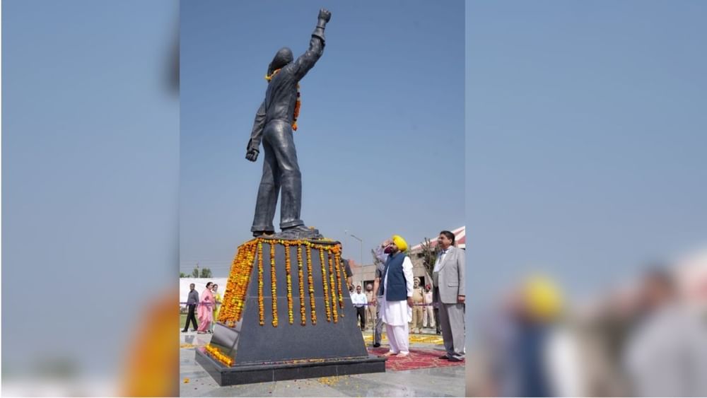 ਖਟਕੱੜ ਕਲਾਂ ਵਿੱਚ ਪਹੁੰਚੇ ਮੁੱਖ ਮੰਤਰੀ ਨੇ ਕਿਹਾ ਕਿ ਸੂਬਾ ਸਰਕਾਰ ਇਨ੍ਹਾਂ ਮਹਾਨ ਸ਼ਹੀਦਾਂ ਦੇ ਸੁਪਨਿਆਂ ਨੂੰ ਸਾਕਾਰ ਕਰਨ ਲਈ ਕੋਈ ਕਸਰ ਬਾਕੀ ਨਹੀਂ ਛੱਡੇਗੀ। ਉਨ੍ਹਾਂ ਕਿਹਾ ਕਿ ਪੰਜਾਬ ਸਰਕਾਰ ਦਾ ਇਹ ਫ਼ਰਜ਼ ਹੈ ਕਿ ਉਹ ਸੂਬੇ ਦੀ ਤਰੱਕੀ ਅਤੇ ਲੋਕਾਂ ਦੀ ਖ਼ੁਸ਼ਹਾਲੀ ਯਕੀਨੀ ਬਣਾਏ। ਭਗਵੰਤ ਮਾਨ ਨੇ ਕਿਹਾ ਕਿ ਉਹ ਦਿਨ ਦੂਰ ਨਹੀਂ, ਜਦੋਂ ਸੂਬਾ ਸਰਕਾਰ ਵੱਲੋਂ ਕੀਤੀਆਂ ਜਾ ਰਹੀਆਂ ਕੋਸ਼ਿਸ਼ਾਂ ਨਾਲ ਪੰਜਾਬ ਮੁਲਕ ਭਰ ਵਿੱਚੋਂ ਮੋਹਰੀ ਸੂਬਾ ਬਣ ਕੇ ਉੱਭਰੇਗਾ।