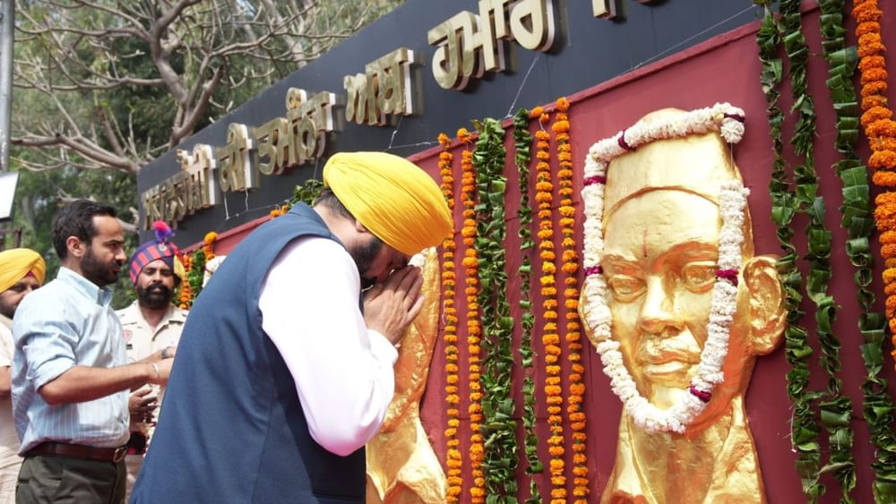 ਮੁੱਖ ਮੰਤਰੀ ਭਗਵੰਤ ਮਾਨ ਨੇ ਸ਼ਹੀਦ ਭਗਤ ਸਿੰਘ ਦੀ ਸ਼ਾਨਾਮੱਤੀ ਵਿਰਾਸਤ ਨੂੰ ਲੰਬੇ ਸਮੇਂ ਤੱਕ ਕਾਇਮ ਰੱਖਣ ਲਈ ਹੁਸੈਨੀਵਾਲਾ ਯਾਦਗਾਰ ਦੇ ਮੁਕੰਮਲ ਕਾਇਆ-ਕਲਪ ਦਾ ਐਲਾਨ ਕੀਤਾ ਹੈ। ਸ਼ਹੀਦ ਭਗਤ ਸਿੰਘ, ਸ਼ਹੀਦ ਰਾਜਗੁਰੂ ਤੇ ਸ਼ਹੀਦ ਸੁਖਦੇਵ ਨੂੰ ਸ਼ਰਧਾਂਜਲੀ ਭੇਟ ਕੀਤੀ।