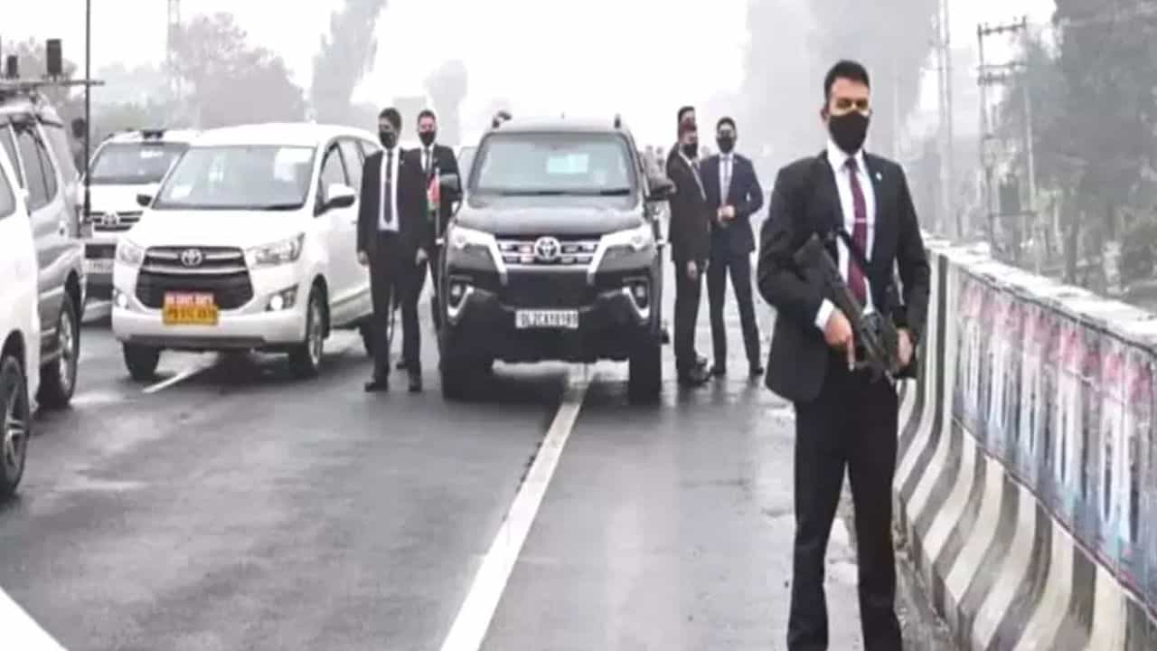 PM Secy Breach : 9 ਸੀਨੀਅਰ ਪੁਲਿਸ ਅਫਸਰਾਂ ਦੇ ਖਿਲਾਫ ਹੋ ਸਕਦੀ ਹੈ ਕਾਰਵਾਈ PM Secy Breach : 9 ਸੀਨੀਅਰ ਪੁਲਿਸ ਅਫਸਰਾਂ ਦੇ ਖਿਲਾਫ ਹੋ ਸਕਦੀ ਹੈ ਕਾਰਵਾਈ