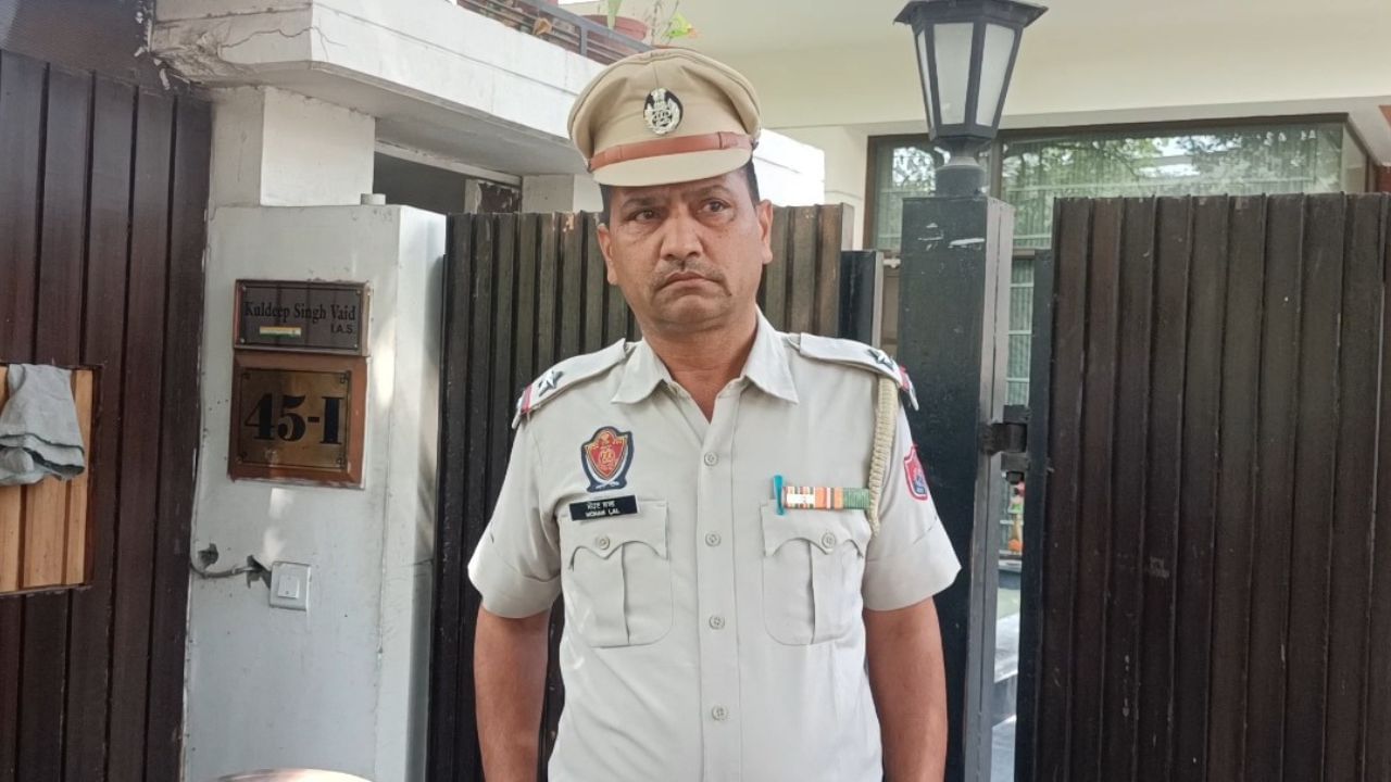 Vigilance Raid: ਲੁਧਿਆਨਾ ਦੇ ਹਲਕਾ ਗਿੱਲ ਦੇ ਸਾਬਕਾ ਵਿਧਾਇਕ ਦੇ ਘਰ ਵਿਜੀਲੈਂਸ ਰੇਡ Vigilance Raid: ਲੁਧਿਆਨਾ ਦੇ ਹਲਕਾ ਗਿੱਲ ਦੇ ਸਾਬਕਾ ਵਿਧਾਇਕ ਦੇ ਘਰ ਵਿਜੀਲੈਂਸ ਰੇਡ