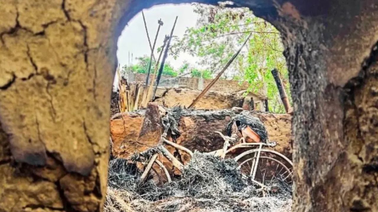 ਬੋਗਤੂਈ ਕਤਲੇਆਮ: 1 ਸਾਲ ਪਹਿਲਾਂ 10 ਲੋਕ ਮਾਰੇ ਗਏ ਸਨ, ਅੱਜ ਯਾਦ ਕਰਕੇ ਕੰਬ ਜਾਂਦੇ ਹਨ ਲੋਕ ਬੋਗਤੂਈ ਕਤਲੇਆਮ: 1 ਸਾਲ ਪਹਿਲਾਂ 10 ਲੋਕ ਮਾਰੇ ਗਏ ਸਨ, ਅੱਜ ਯਾਦ ਕਰਕੇ ਕੰਬ ਜਾਂਦੇ ਹਨ ਲੋਕ