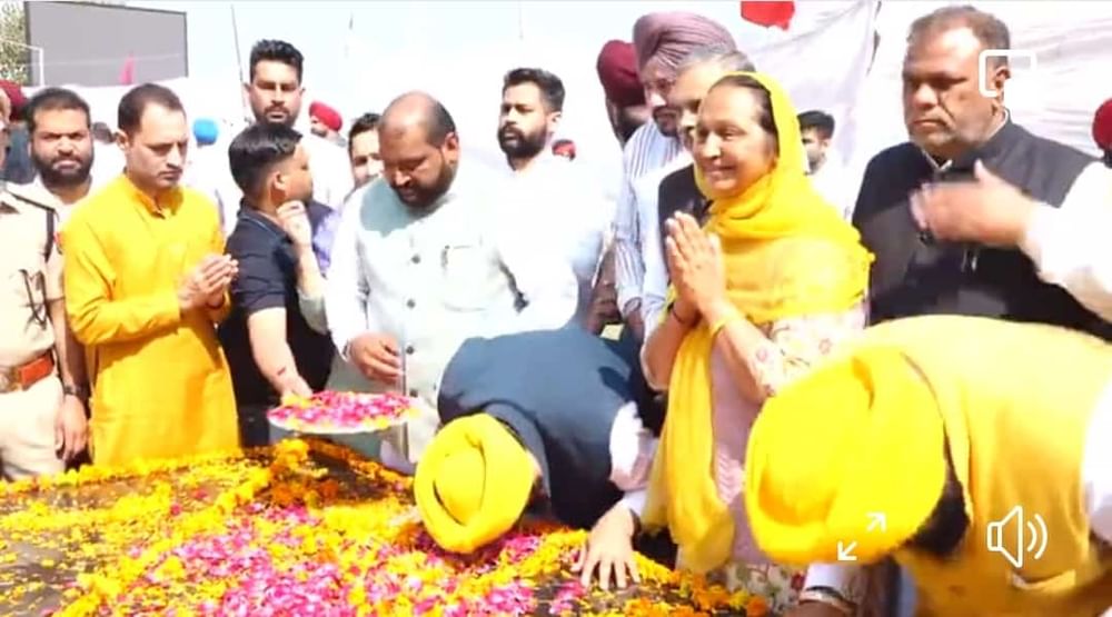 ਸੀਐੱਮ ਮਾਨ ਨੇ ਇਹ ਵੀ ਐਲਾਨ ਕੀਤਾ ਕਿ ਖਟਕੜ ਕਲਾਂ ਵਿਖੇ ਸ਼ਹੀਦ ਭਗਤ ਸਿੰਘ ਅਜਾਇਬ ਘਰ ਵਿੱਚ ਅਦਾਲਤ ਦਾ ਫਾਈਵ ਡੀ ਸੈੱਟਅੱਪ ਤਿਆਰ ਕੀਤਾ ਜਾਵੇਗਾ। ਉਨ੍ਹਾਂ ਕਿਹਾ ਕਿ ਇਹ ਫਾਈਵ ਡੀ ਕ੍ਰਿਏਟਿਵ ਸ਼ਹੀਦ-ਏ-ਆਜ਼ਮ ਭਗਤ ਸਿੰਘ ਨੂੰ ਫਾਂਸੀ ਦੀ ਸਜ਼ਾ ਸੁਣਾਏ ਜਾਣ ਦੇ ਦ੍ਰਿਸ਼ ਦਾ ਰੂਪਾਂਤਰਣ ਕਰੇਗਾ ਤਾਂ ਜੋ ਦਰਸ਼ਕਾਂ ਨੂੰ ਉਸ ਸਮੇਂ ਦਾ ਅਨੁਭਵ ਹੋ ਸਕੇ। ਭਗਵੰਤ ਮਾਨ ਨੇ ਕਿਹਾ ਕਿ ਇਹ ਦਰਸ਼ਕਾਂ ਨੂੰ ਅਸਲ ਵਿੱਚ ਉਸ ਯੁੱਗ ਵਿੱਚ ਵਾਪਸ ਲੈ ਜਾਵੇਗਾ ਅਤੇ ਦੇਸ਼ ਲਈ ਇਸ ਨੌਜਵਾਨ ਨਾਇਕ ਦੁਆਰਾ ਦਿੱਤੀ ਗਈ ਮਹਾਨ ਕੁਰਬਾਨੀ ਨੂੰ ਸਦਾ ਤਾਜ਼ਾ ਰੱਖੇਗਾ।
