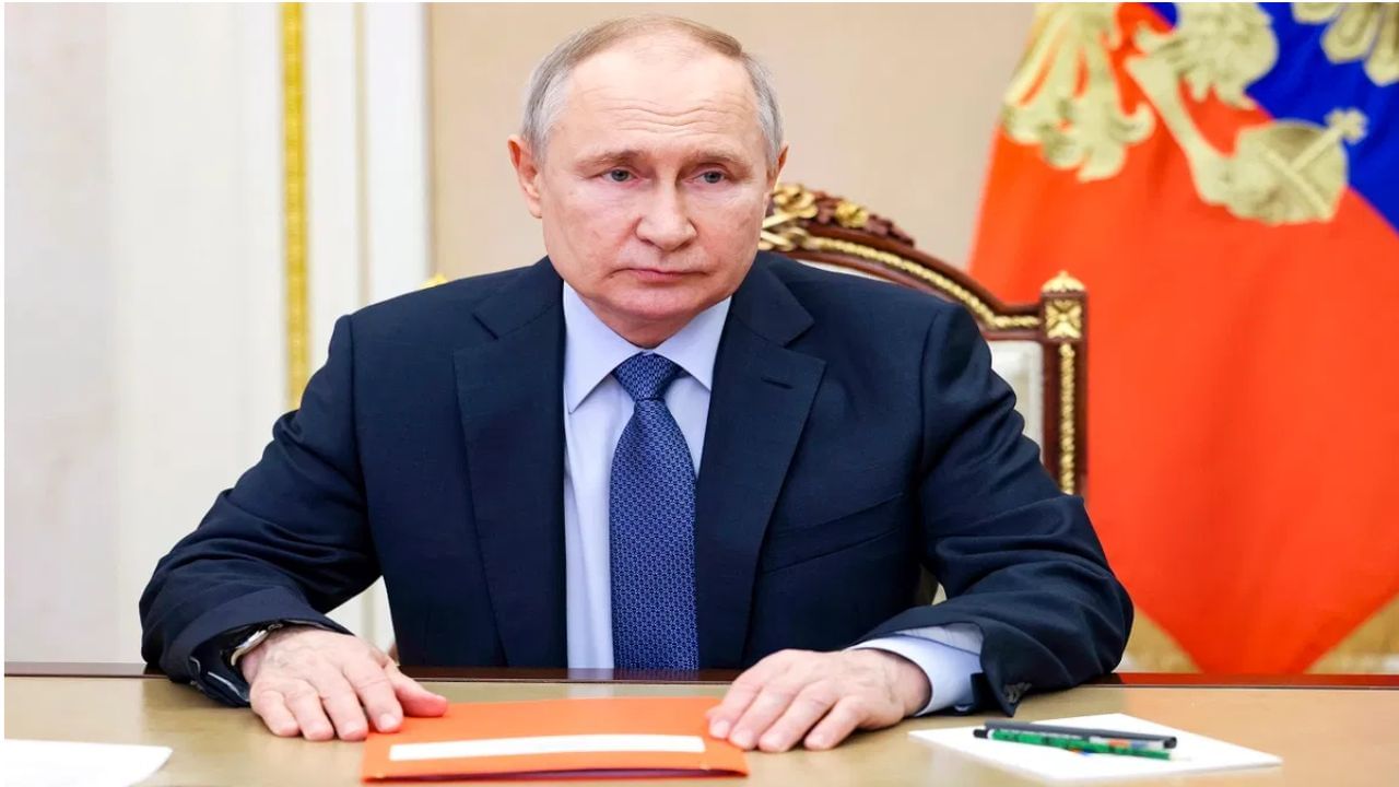 Russia-Ukrain War: ਜੰਗ ਵਿਚਾਲੇ ਪੁਤਿਨ ਦਾ ਫ਼ਰਮਾਨ, ਅਧਿਕਾਰੀਆਂ ਦੁਆਰਾ iPhone ਦੀ ਵਰਤੋਂ ‘ਤੇ ਪਾਬੰਦੀ Russia-Ukrain War: ਜੰਗ ਵਿਚਾਲੇ ਪੁਤਿਨ ਦਾ ਫ਼ਰਮਾਨ, ਅਧਿਕਾਰੀਆਂ ਦੁਆਰਾ iPhone ਦੀ ਵਰਤੋਂ ‘ਤੇ ਪਾਬੰਦੀ