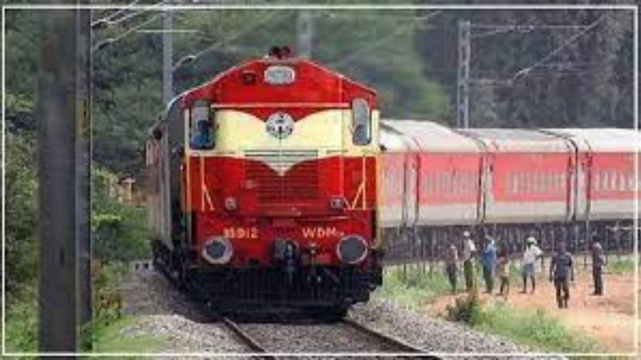 Ticket refund: ਰੇਲਵੇ ਤੋਂ ਟਿਕਟ ਦਾ ਰਿਫੰਡ ਲੈਣ ਲਈ ਰੱਖੋ ਇਨ੍ਹਾਂ ਗੱਲਾਂ ਦਾ ਧਿਆਨ Ticket refund: ਰੇਲਵੇ ਤੋਂ ਟਿਕਟ ਦਾ ਰਿਫੰਡ ਲੈਣ ਲਈ ਰੱਖੋ ਇਨ੍ਹਾਂ ਗੱਲਾਂ ਦਾ ਧਿਆਨ