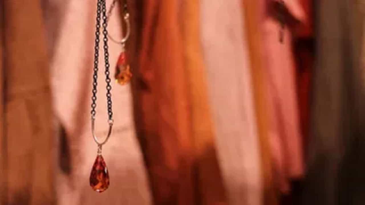 Zodiac Sign: ਕਿਹੜੀ ਧਾਤੂ ਨਾਲ ਬਣਿਆ ਲਾਕੇਟ ਤੁਹਾਡੇ ਲਈ ਹੈ ਸ਼ੁਭ, ਪਹਿਨਦੇ ਹੀ ਦੂਰ ਹੋਣਗੀਆਂ ਪਰੇਸ਼ਾਨੀਆਂ