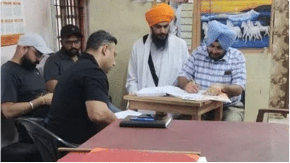 Amritpal Arrested: ਅੰਮ੍ਰਿਤਪਾਲ ਸਿੰਘ ਮੋਗਾ ਪੁਲਿਸ ਵੱਲੋਂ ਗ੍ਰਿਫ਼ਤਾਰ, ਡਿਬਰੂਗੜ੍ਹ ਜੇਲ੍ਹ ‘ਚ ਕੀਤਾ ਸ਼ਿਫਟ