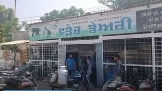 Crime News: ਪਿਸਤੌਲ ਦੀ ਨੌਕ ‘ਤੇ ਦੋ ਦੁਕਾਨਾਂ ‘ਚ ਲੁੱਟ, ਲੁਟੇਰੇ ਫਰਾਰ, CCTV ‘ਚ ਤਸਵੀਰਾਂ ਕੈਦ Crime News: ਪਿਸਤੌਲ ਦੀ ਨੌਕ ‘ਤੇ ਦੋ ਦੁਕਾਨਾਂ ‘ਚ ਲੁੱਟ, ਲੁਟੇਰੇ ਫਰਾਰ, CCTV ‘ਚ ਤਸਵੀਰਾਂ ਕੈਦ