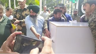 Death in Pakistan: ਵਿਸਾਖੀ ਮਣਾਉਣ ਪਾਕਿਸਤਾਨ ਗਏ ਭਾਰਤੀ ਸਿੱਖ ਸ਼ਰਧਾਲੂ ਦੀ ਹਾਰਟ ਅਟੈਕ ਨਾਲ ਮੌਤ, ਵਾਪਸ ਆਈ ਮ੍ਰਿਤਕ ਦੇਹ Death in Pakistan: ਵਿਸਾਖੀ ਮਣਾਉਣ ਪਾਕਿਸਤਾਨ ਗਏ ਭਾਰਤੀ ਸਿੱਖ ਸ਼ਰਧਾਲੂ ਦੀ ਹਾਰਟ ਅਟੈਕ ਨਾਲ ਮੌਤ, ਵਾਪਸ ਆਈ ਮ੍ਰਿਤਕ ਦੇਹ