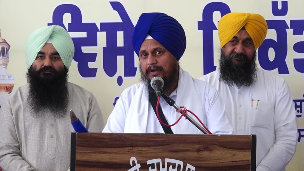 ਕੇਂਦਰ ਸਰਕਾਰ ਅਤੇ ਕੇਂਦਰੀ ਏਜੰਸੀਆਂ ਨੂੰ ਨਿਸ਼ਾਨੇ ਤੇ ਲੈਂਦਿਆਂ ਜੱਥੇਦਾਰ ਨੇ ਕਿਹਾ ਕਿ ਰਾਮ ਨੌਮੀ ਦੇ ਮੌਕੇ ਤੇ ਮਹਾਰਾਸ਼ਟਰ ਅਤੇ ਬਿਹਾਰ ਵਿੱਚ ਦੰਗੇ ਹੋਏ, ਪਰ ਕਿਸੇ ਦਾ ਧਿਆਨ ਉੱਥੇ ਨਹੀਂ ਗਿਆ। ਪੰਜਾਬ ਚ ਸਾਰੇ ਭਾਈਚਾਰੇ ਰੱਲ-ਮਿੱਲ ਕੇ ਰਹਿੰਦੇ ਹਨ, ਫਿਰ ਵੀ ਪੰਜਾਬ ਨੂੰ ਹੀ ਸਭ ਤੋਂ ਵੱਧ ਬਦਨਾਮ ਕਰਨ ਦੀ ਕੋਸ਼ਿਸ਼ ਕੀਤੀ ਜਾ ਰਹੀ ਹੈ।