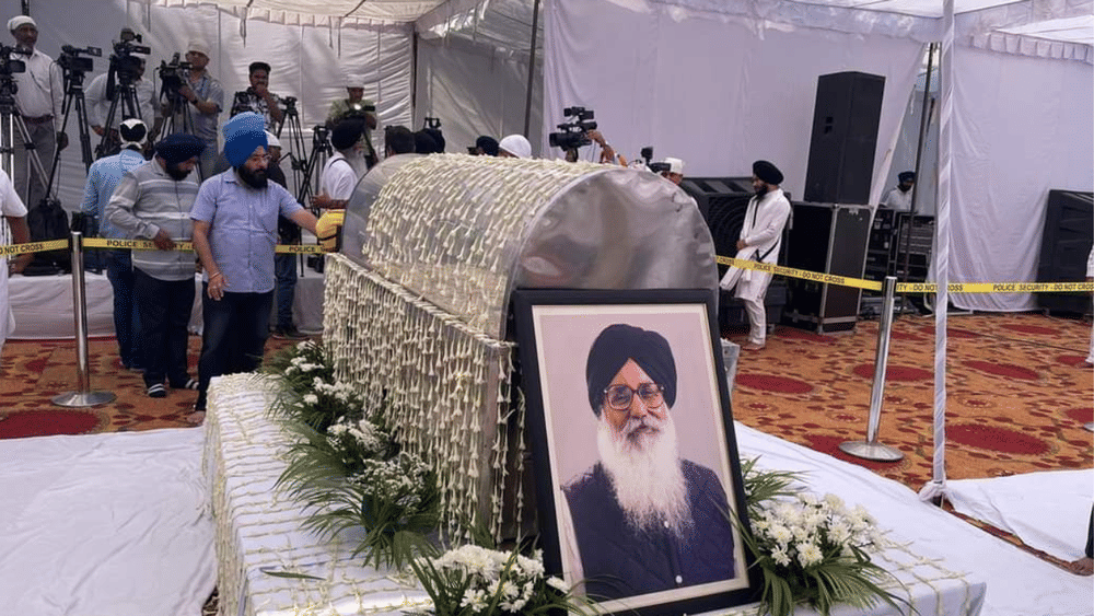 ਪਾਰਟੀ ਦਫ਼ਤਰ ਵਿੱਚ ਉਨ੍ਹਾਂ ਨੂੰ ਸ਼ਰਧਾਜੰਲੀ ਦੇਣ ਵਾਲਿਆਂ ਦਾ ਤਾਂਤਾ ਲੱਗਿਆ ਹੋਇਆ ਹੈ।ਸ਼੍ਰੋਮਣੀ ਅਕਾਲੀ ਦਲ ਦੇ ਵਰਕਰ ਅਤੇ ਆਮ ਲੋਕ ਉਨ੍ਹਾਂ ਨੂੰ ਸ਼ਰਧਾਜੰਲੀ ਦੇ ਰਹੇ ਹਨ