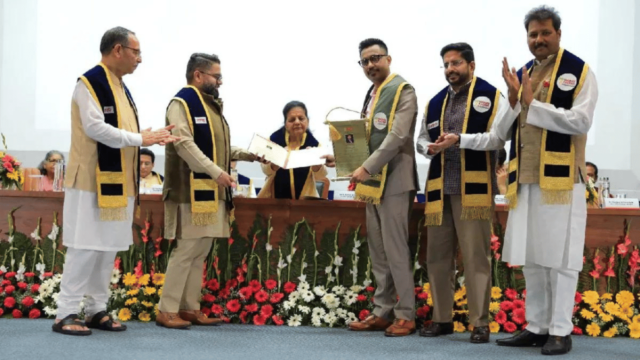 ਮਾਨਵ ਰਚਨਾ ਯੂਨੀਵਰਸਿਟੀ ਦੇ ਕਨਵੋਕੇਸ਼ਨ ਸਮਾਗਮ ਵਿੱਚ ਟੀਵੀ9 ਨੈੱਟਵਰਕ ਦੇ MD ਅਤੇ CEO ਬਰੁਣ ਦਾਸ ਸਨਮਾਨਿਤ