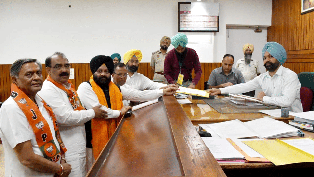 Jalandhar ByPoll: ਬੀਜੇਪੀ ਉਮੀਦਵਾਰ ਇੰਦਰ ਇਕਬਾਲ ਸਿੰਘ ਅਟਵਾਲ ਨੇ ਵੱਡੇ ਲੀਡਰਾਂ ਦੀ ਮੌਜੂਦਗੀ ਹੇਠ ਭਰੀ ਨਾਮਜ਼ਦਗੀ