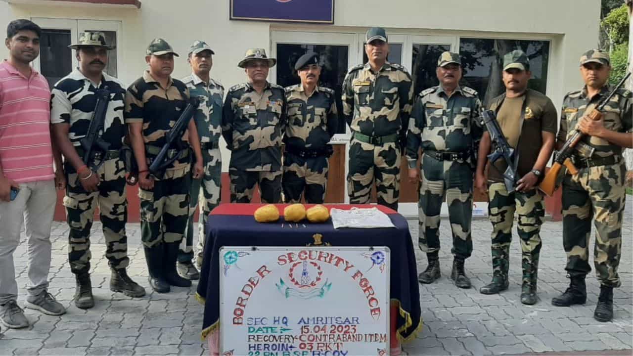 Pakistan Drone: ਪਾਕਿਸਤਾਨੀ ਡਰੋਨ ਦੀ ਸਾਜ਼ਿਸ਼ ਨਾਕਾਮ, BSF ਨੇ 3 ਕਿਲੋ ਹੈਰੋਇਨ ਬਰਾਮਦ ਕੀਤੀ