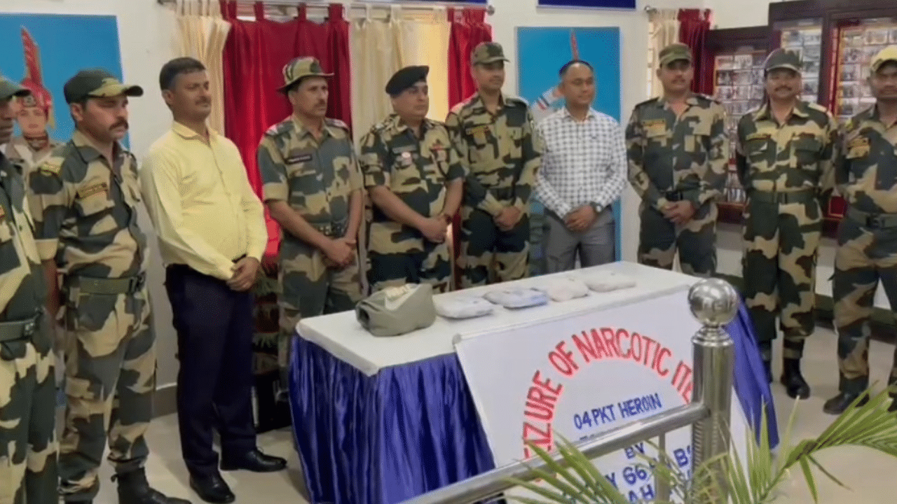 BSF PC On Drug Recovery: ਡਰੋਨ ਰਾਹੀਂ ਨਸ਼ਾ ਭੇਜਣ ਦੀ ਪਾਕਿ ਦੀ ਨਕਾਮ ਕੋਸ਼ਿਸ਼ ‘ਤੇ ਬੀਐਸਐਫ ਨੇ ਦਿੱਤੀ ਜਾਣਕਾਰੀ BSF PC On Drug Recovery: ਡਰੋਨ ਰਾਹੀਂ ਨਸ਼ਾ ਭੇਜਣ ਦੀ ਪਾਕਿ ਦੀ ਨਕਾਮ ਕੋਸ਼ਿਸ਼ ‘ਤੇ ਬੀਐਸਐਫ ਨੇ ਦਿੱਤੀ ਜਾਣਕਾਰੀ