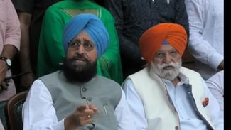 Bajwa on AAP: ਬਾਜਵਾ ਦਾ ਆਪ ‘ਤੇ ਹਮਲਾ, ਬੋਲੇ- ਇੱਕ ਮਿਆਨ ‘ਚ ਨਹੀਂ ਰਹਿ ਸਕਦੀਆਂ ਦੋ ਤਲਵਾਰਾਂ Bajwa on AAP: ਬਾਜਵਾ ਦਾ ਆਪ ‘ਤੇ ਹਮਲਾ, ਬੋਲੇ- ਇੱਕ ਮਿਆਨ ‘ਚ ਨਹੀਂ ਰਹਿ ਸਕਦੀਆਂ ਦੋ ਤਲਵਾਰਾਂ