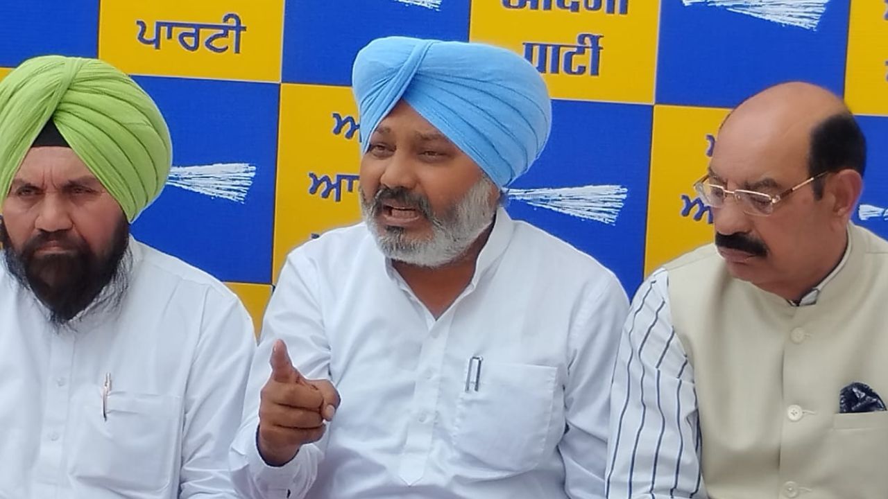 Kejriwal ਇਮਾਨਦਾਰ CM, ਭਾਰਤ ਵਿੱਚ ਚੱਲ ਰਿਹਾ ਹੈ ਹਿਟਲਰ ਦਾ ਵਾਲਾ ਰਾਜ-ਵਿੱਤ ਮੰਤਰੀ Kejriwal ਇਮਾਨਦਾਰ CM, ਭਾਰਤ ਵਿੱਚ ਚੱਲ ਰਿਹਾ ਹੈ ਹਿਟਲਰ ਦਾ ਵਾਲਾ ਰਾਜ-ਵਿੱਤ ਮੰਤਰੀ