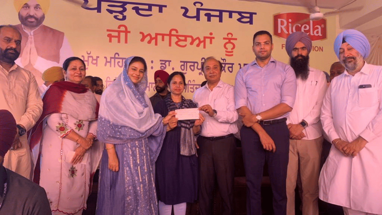 Free Education: ਪੜ੍ਹਦਾ ਪੰਜਾਬ ਪ੍ਰੋਜੈਕਟ ਤਹਿਤ ਡਾ. ਗੁਰਪ੍ਰੀਤ ਕੌਰ ਨੇ ਪ੍ਰਿੰਸੀਪਲਾਂ ਨੂੰ ਵੰਡੇ 5,520 ਵਿਦਿਆਰਥੀਆਂ ਦੀ ਫੀਸ ਦੇ ਚੈੱਕ