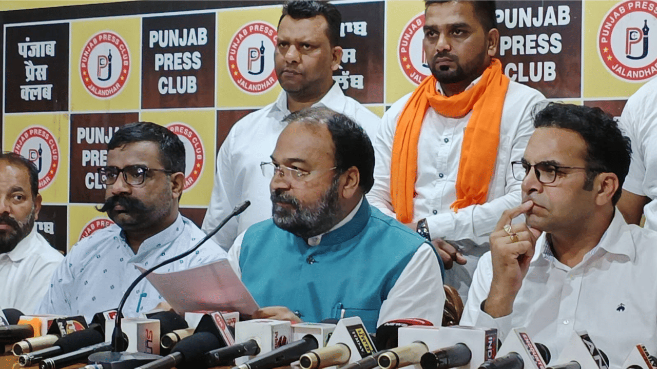 Channi Vigilance Contro: ਕਾਂਗਰਸ ਦੀ ਆਪ ਨੂੰ ਧਮਕੀ - ਚੰਨੀ ਨੂੰ ਕੁਝ ਹੋਇਆ ਤਾਂ ਮੁੱਖ ਮੰਤਰੀ ਹੋਣਗੇ ਜਿੰਮੇਵਾਰ Channi Vigilance Contro: ਕਾਂਗਰਸ ਦੀ ਆਪ ਨੂੰ ਧਮਕੀ - ਚੰਨੀ ਨੂੰ ਕੁਝ ਹੋਇਆ ਤਾਂ ਮੁੱਖ ਮੰਤਰੀ ਹੋਣਗੇ ਜਿੰਮੇਵਾਰ