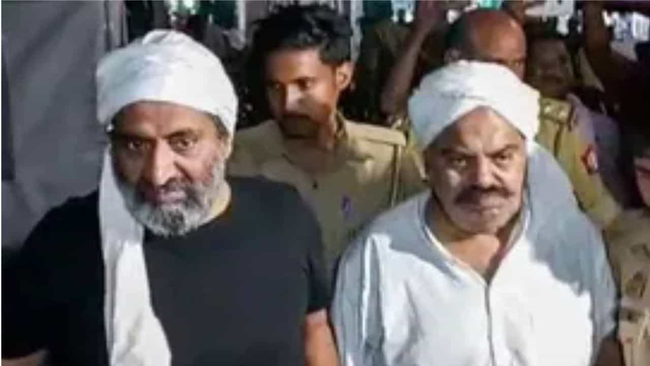 Atiq Murder Case: ਅਤੀਕ ਨੇ ਖੁਦ ਤੇ ਹਮਲੇ ਦੀ ਰਚੀ ਸੀ ਸਾਜ਼ਿਸ਼ ! ਫਰਾਰ ਗੁੰਡੇ ਸੱਦਾਮ ਤੇ ਵਧਾਈ ਇਨਾਮ ਦੀ ਰਕਮ Atiq Murder Case: ਅਤੀਕ ਨੇ ਖੁਦ ਤੇ ਹਮਲੇ ਦੀ ਰਚੀ ਸੀ ਸਾਜ਼ਿਸ਼ ! ਫਰਾਰ ਗੁੰਡੇ ਸੱਦਾਮ ਤੇ ਵਧਾਈ ਇਨਾਮ ਦੀ ਰਕਮ