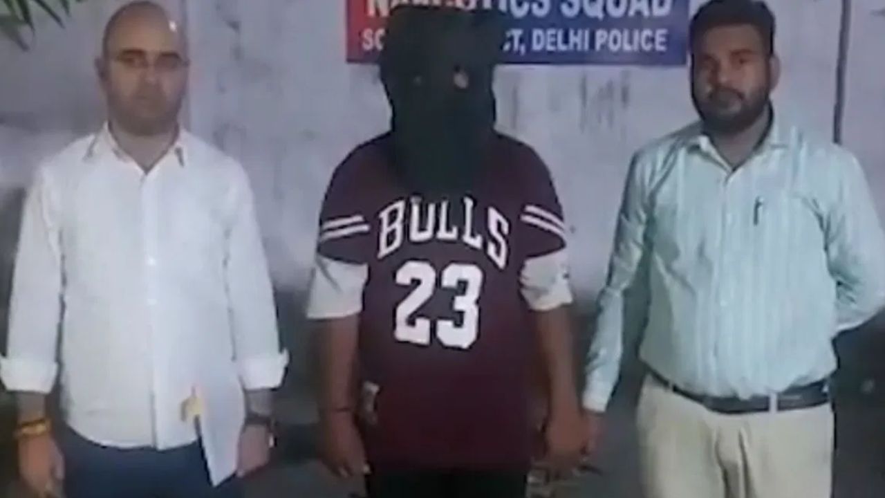 Delhi: ਜਨਮ ਦਿਨ ਵਾਲੇ ਸੜਕ ‘ਤੇ ਪਿਸਤੌਲ ਨਾਲ ਕੱਟਿਆ ਕੇਕ, ਤੀਜੇ ਦਿਨ ਲੱਗੀ ਹੱਥਕੜੀ