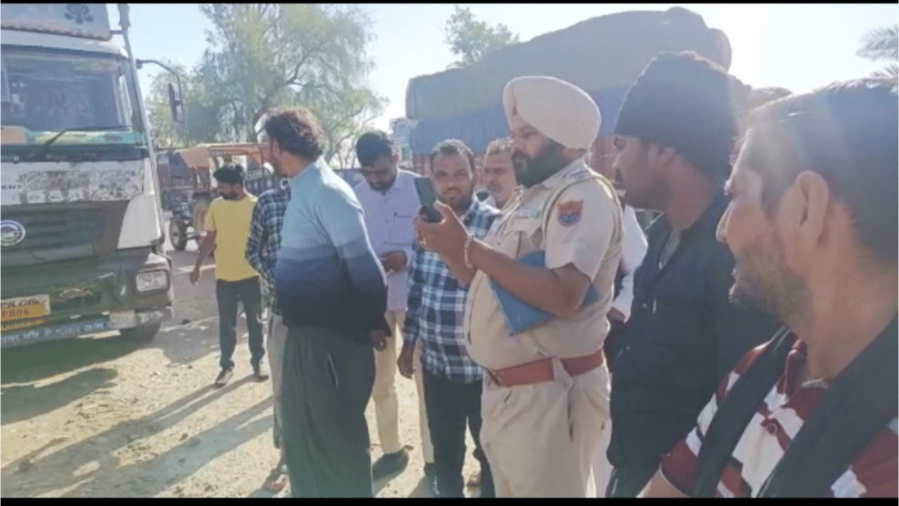 Road Accident: ਸੜਕ ਹਾਦਸੇ ਚ ਪਹਿਲਾਂ ਗਏ 3 ਜੀਅ, 7 ਦਿਨਾਂ ਤੱਕ ਮੌਤ ਨਾਲ ਜੰਗ ਤੋਂ ਬਾਅਦ ਹੁਣ ਫੌਜੀ ਨੇ ਵੀ ਤੋੜਿਆ ਦਮ
