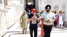 Nicku in Guru Ghar: ਸ੍ਰੀ ਹਰਿਮੰਦਰ ਸਾਹਿਬ ਵਿਖੇ ਨਤਮਸਤਕ ਹੋਏ ਪੰਜਾਬੀ ਸਿੰਗਰ ਇੰਦਰਜੀਤ ਸਿੰਘ ਨਿੱਕੂ Nicku in Guru Ghar: ਸ੍ਰੀ ਹਰਿਮੰਦਰ ਸਾਹਿਬ ਵਿਖੇ ਨਤਮਸਤਕ ਹੋਏ ਪੰਜਾਬੀ ਸਿੰਗਰ ਇੰਦਰਜੀਤ ਸਿੰਘ ਨਿੱਕੂ...