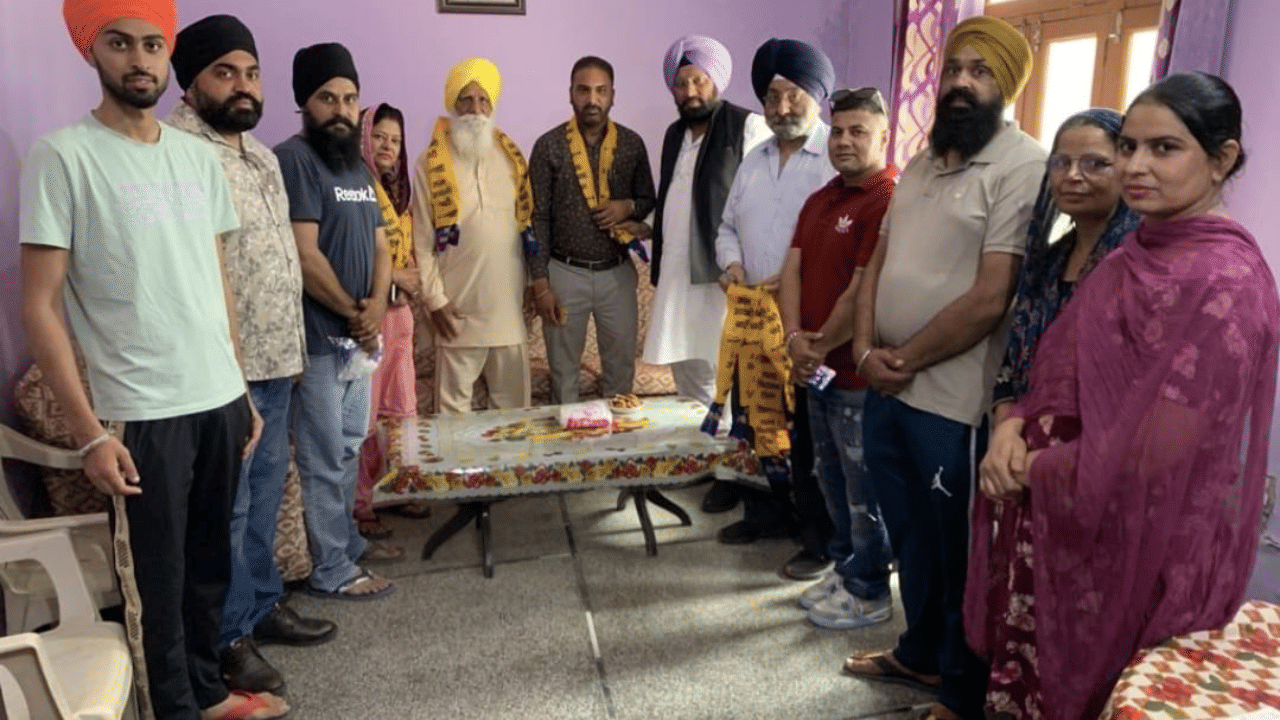 Jalandhar Bypoll: ਕਾਂਗਰਸ, ਅਕਾਲੀ ਦਲ ਅਤੇ ਭਾਜਪਾ ਨੂੰ ਝਟਕਾ, AAP ਚ ਸ਼ਾਮਲ ਹੋਏ ਕਈ ਪਿੰਡਾਂ ਦੇ ਮੌਜੂਦਾ ਅਤੇ ਸਾਬਕਾ ਸਰਪੰਚ